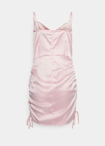 Розовое платье Missguided