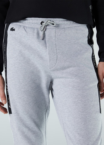 Серые спортивные демисезонные джоггеры брюки Lacoste