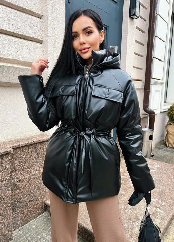 Чорна зимня куртка Larionoff