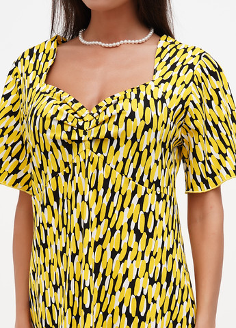 Гірчична кежуал сукня кльош Трикомир з абстрактним візерунком