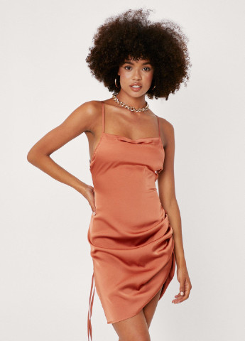 Светло-оранжевое кэжуал платье платье-комбинация, с открытой спиной Nasty Gal однотонное