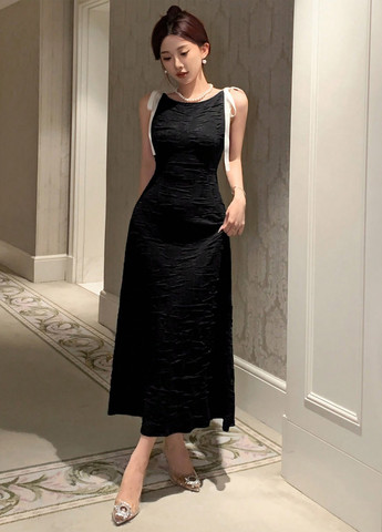 Черное коктейльное, деловое платье клеш, с открытой спиной SHEIN однотонное