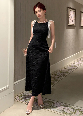 Черное коктейльное, деловое платье клеш, с открытой спиной SHEIN однотонное