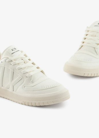 Молочные демисезонные кроссовки Armani Exchange