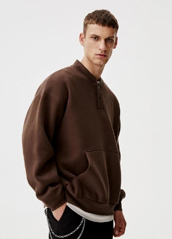 Темно-коричневий світшоти Pull & Bear однотонний без декору (245771361)
