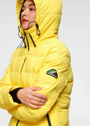 Жовта демісезонна куртка Superdry
