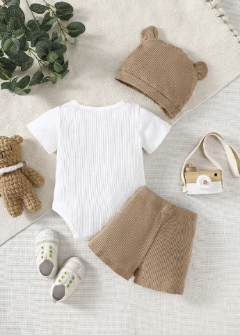 Коричневий демісезонний костюм (боді, шорти, шапка) SHEIN