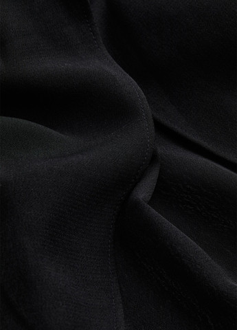 Чорна кежуал сукня на запах H&M однотонна