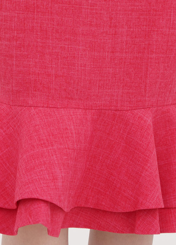 Темно-розовое кэжуал платье футляр Laura Bettini однотонное
