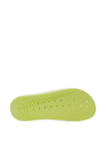 Салатовые шлепанцы Nike с логотипом
