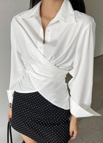 Белая блуза на запах SHEIN