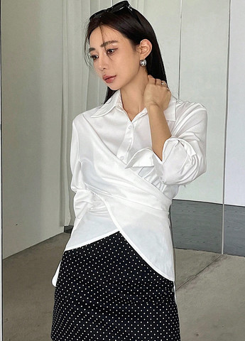 Белая блуза на запах SHEIN