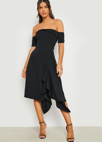 Черное кэжуал платье с открытыми плечами Boohoo однотонное