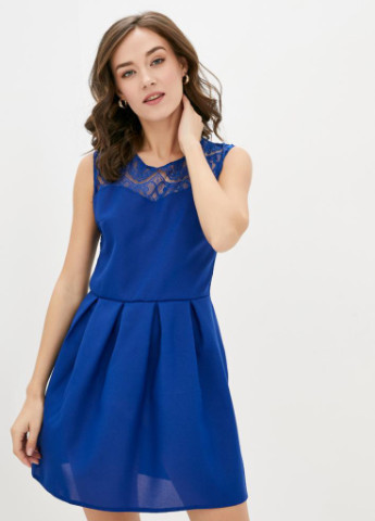 Синее коктейльное женское коктейльное мини-платье с гипюром колокол Podium однотонное