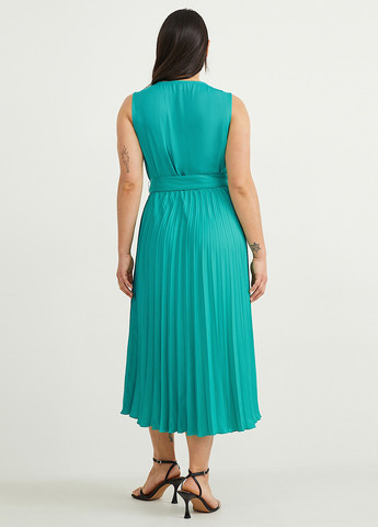 Зеленое кэжуал платье плиссированное C&A однотонное