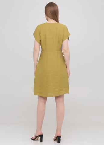 Оливковое кэжуал платье клеш Minimum однотонное