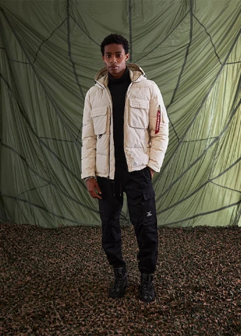 Біла зимня куртка Alpha Industries