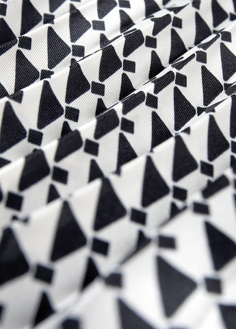 Чорно-білий кежуал сукня плісована C&A з геометричним візерунком