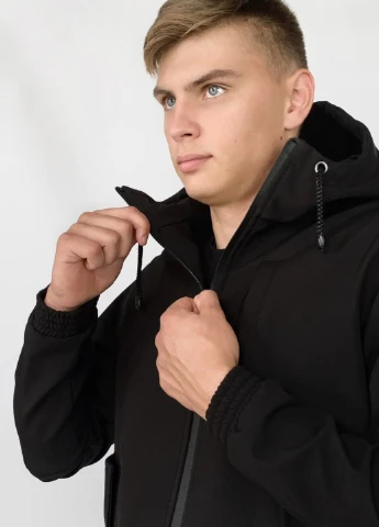 Черный демисезонный костюм softshell чёрный Intruder
