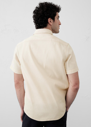 Молочная кэжуал рубашка однотонная Banana Republic