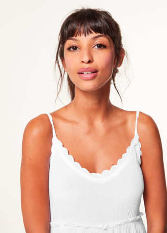 Белое кэжуал платье с открытыми плечами Jennyfer однотонное