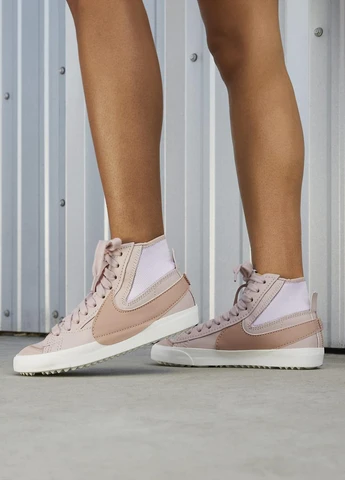 Пудровые кеды Nike Nike Blazer Mid '77 Jumbo DQ1471-600