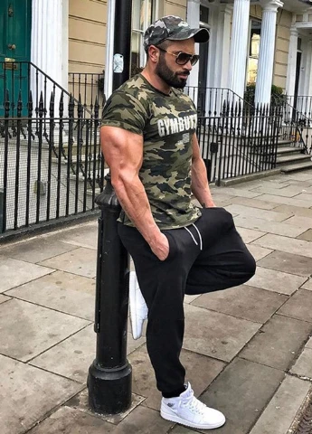 Зеленая футболка хаки BUTZ