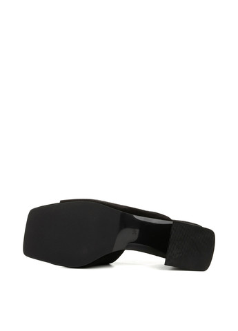 Черные шлепанцы Le'BERDES