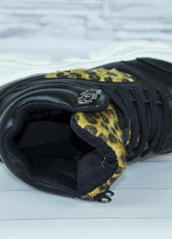 Чорні осінні кросівки жіночі чорні демі еко шкіра принт леопард Veagia