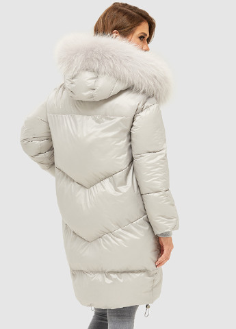 Светло-серая зимняя куртка MN