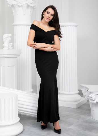 Чорна вечірня сукня з відкритими плечима ISSA PLUS однотонна