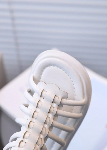 Белые сандалии SHEIN