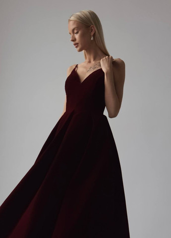 Темно-бордовое вечернее платье с пышной юбкой, с открытой спиной No Brand однотонное