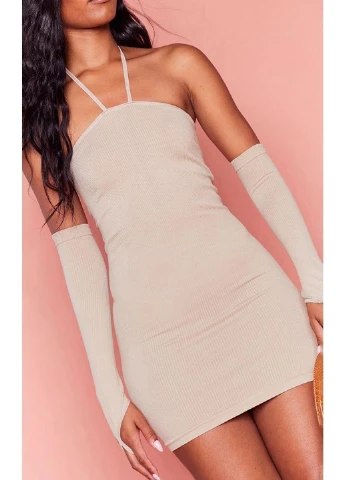 Бежева коктейльна сукня з відкритими плечима PrettyLittleThing однотонна