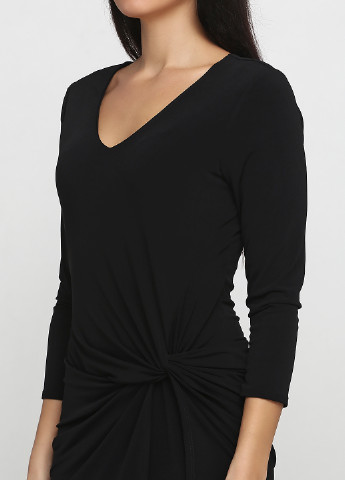 Черное коктейльное платье футляр Velvet by Graham & Spencer однотонное