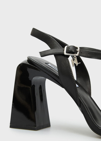 Черные босоножки Karl Lagerfeld с логотипом