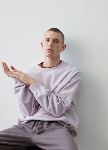 Розово-лиловый свитшот H&M однотонный без декора (311950470)