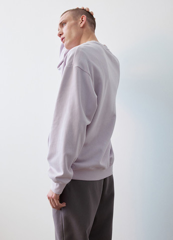 Розово-лиловый свитшот H&M однотонный без декора (311950470)