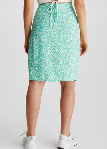 Зеленая кэжуал цветочной расцветки юбка Calvin Klein Jeans на запах
