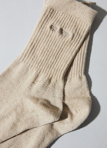 Бежевые носки PrettyLittleThing однотонные (313044927)