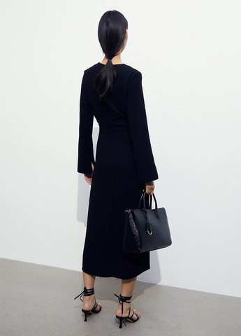 Черное кэжуал платье силуэтная H&M однотонное