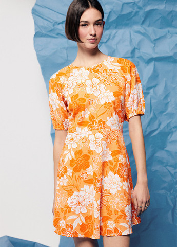 Оранжевое кэжуал платье клеш, с открытой спиной Springfield с цветочным принтом