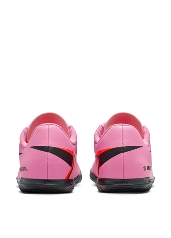 Розовые футзалки Nike