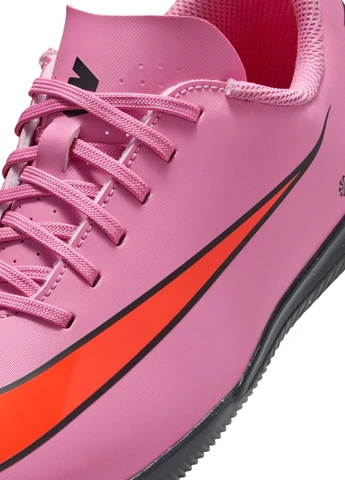 Розовые футзалки Nike