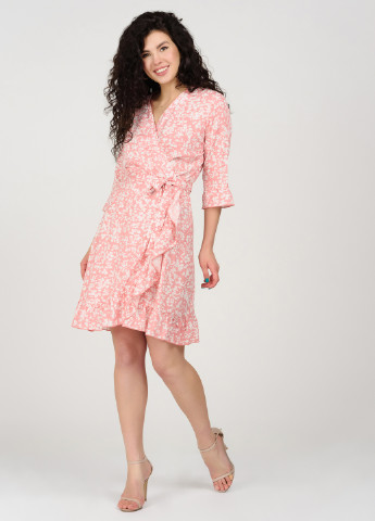 Розовое кэжуал платье на запах Miledi с абстрактным узором
