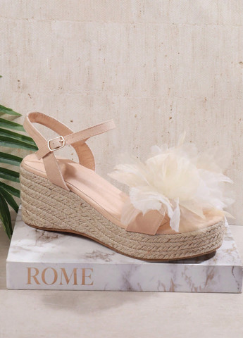 Пудровые босоножки SHEIN с ремешком с аппликацией, с цветами