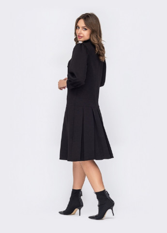 Черное деловое черное платье с горловиной на завязках и юбкой в складки Dressa однотонное