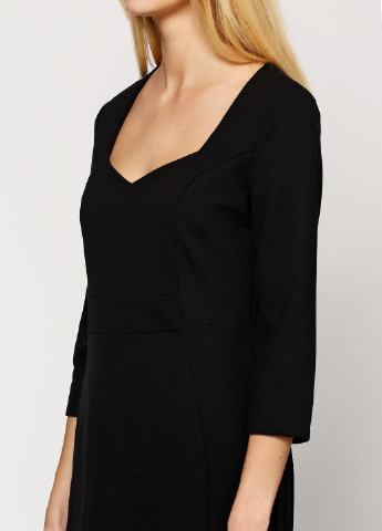 Черное кэжуал платье Comma