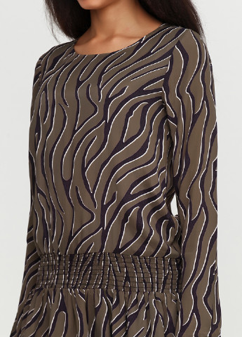Оливковое (хаки) кэжуал платье Minimum с животным (анималистичным) принтом
