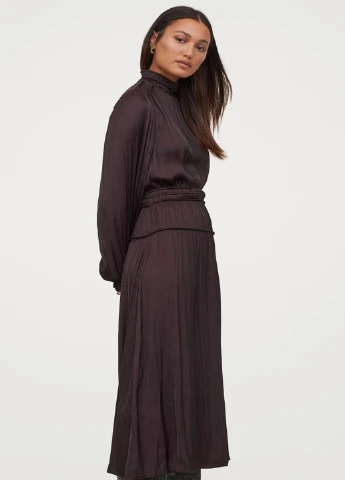 Темно-фиолетовое платье H&M